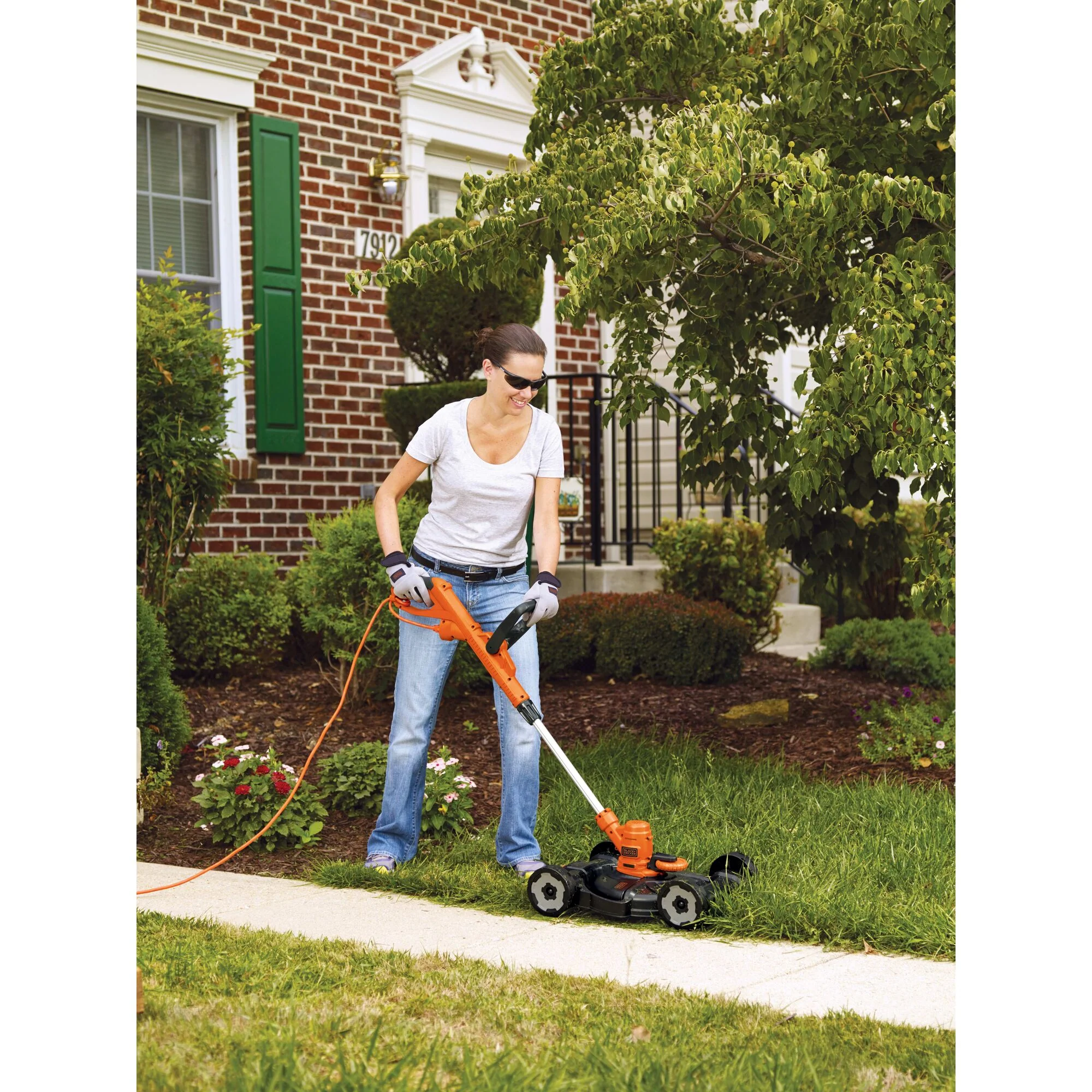46-3-in-1-string-trimmer-edger-lawn-mower-6-5-amp-12-inch-corded-3.webp 3-in-1 String Trimmer/Edger & Lawn Mower, 6.5-Amp, 12-Inch, Corded