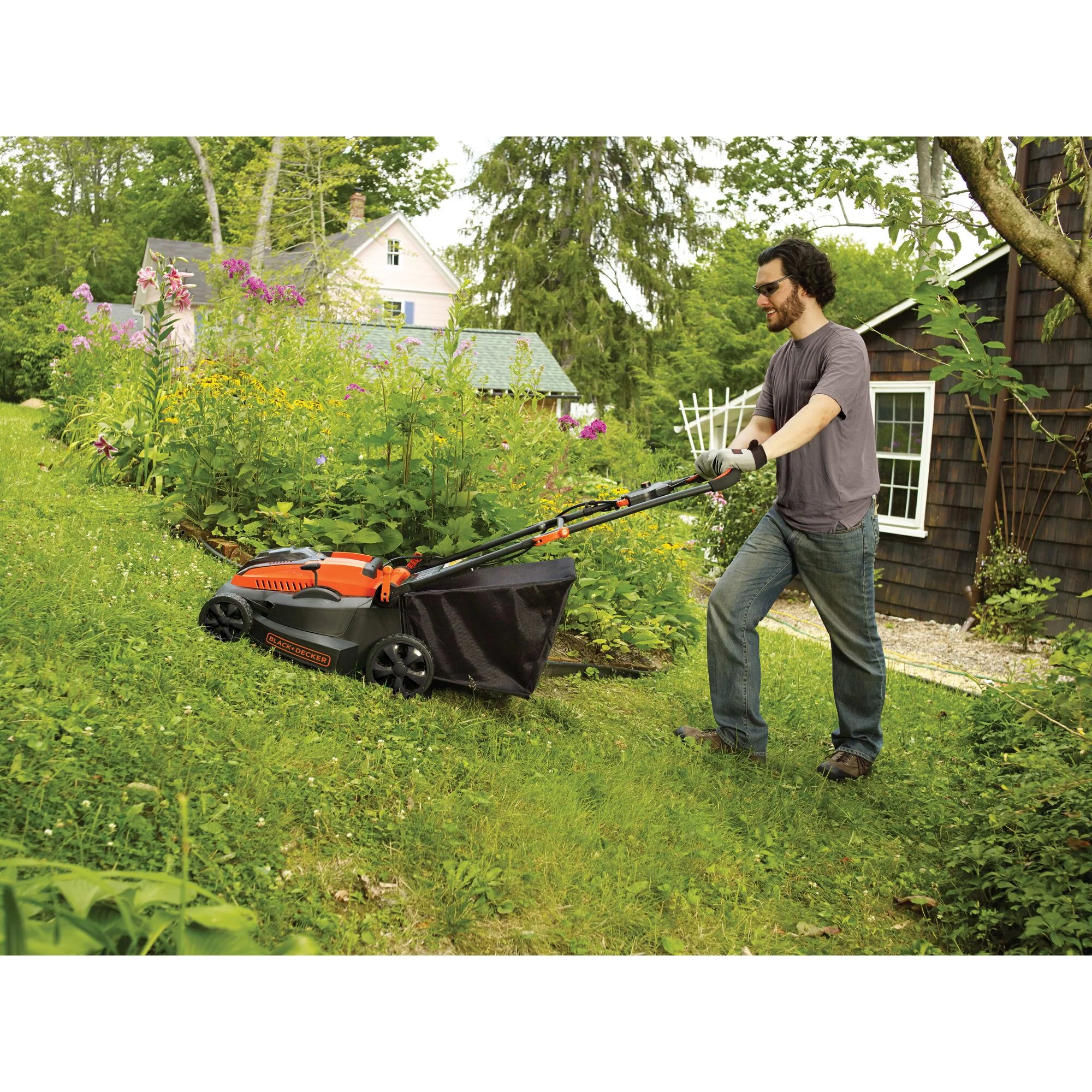 40V MAX* Cordless 16 Inch Lawn Mower, Battery and Charger Included