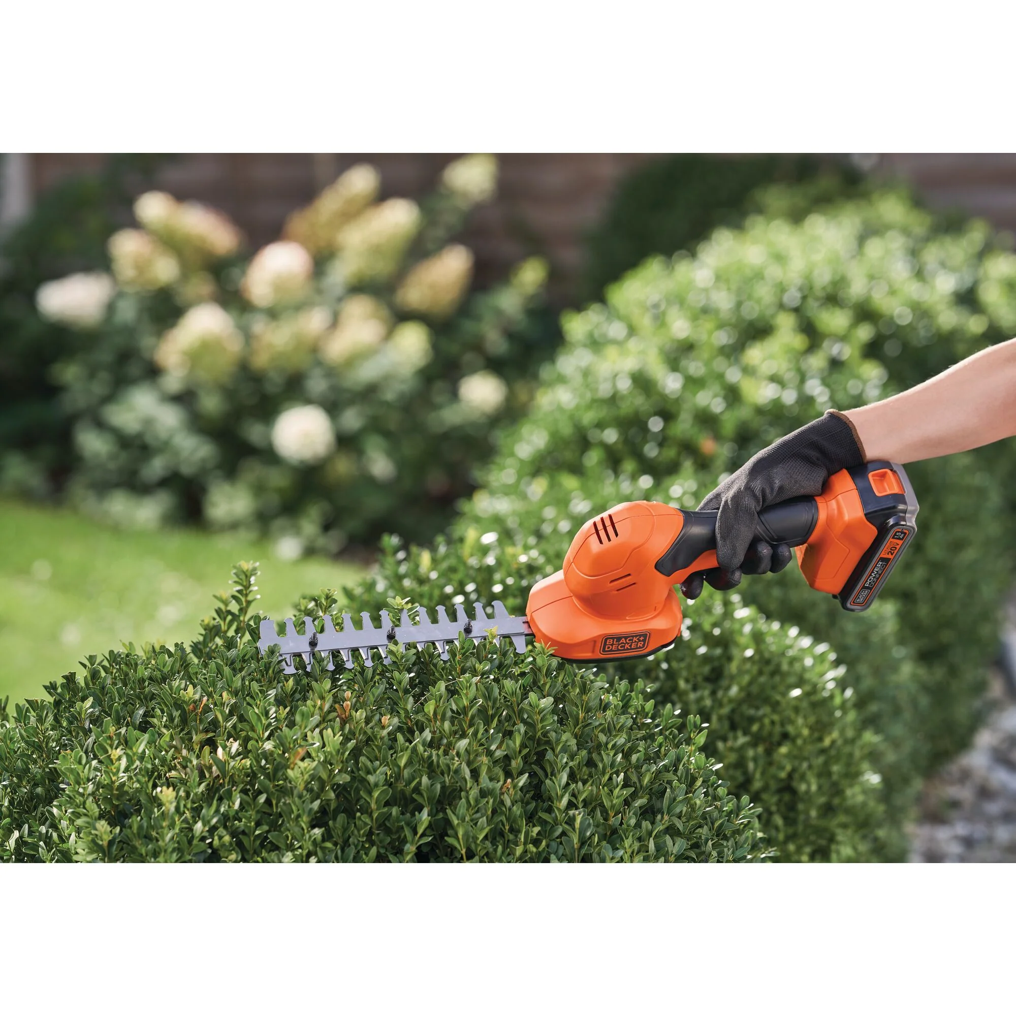 70-20v-max-powerconnect-3-8-inch-cordless-shear-shrubber-battery-and-charger-included-3.webp 20V MAX* POWERCONNECT™ 3/8 Inch Cordless Shear Shrubber, Battery and Charger Included